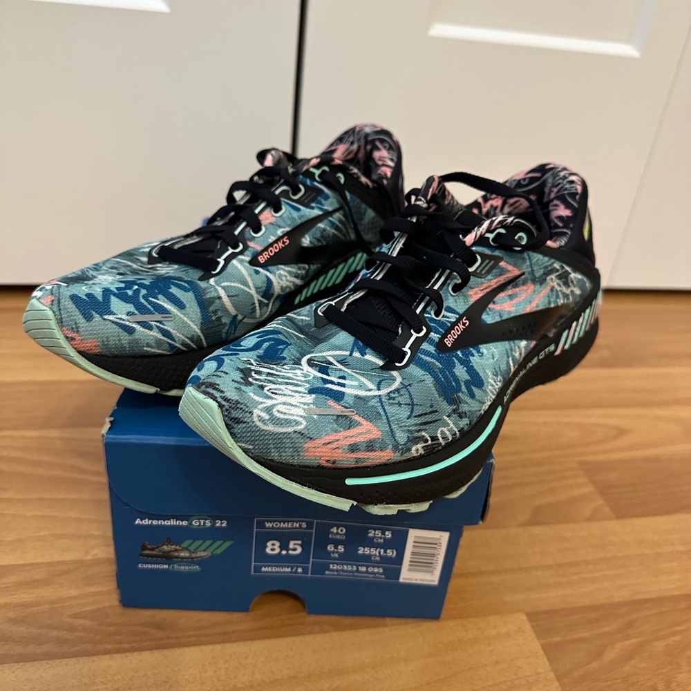 Brooks Adrenaline GTS 22 Women’s size 8.5